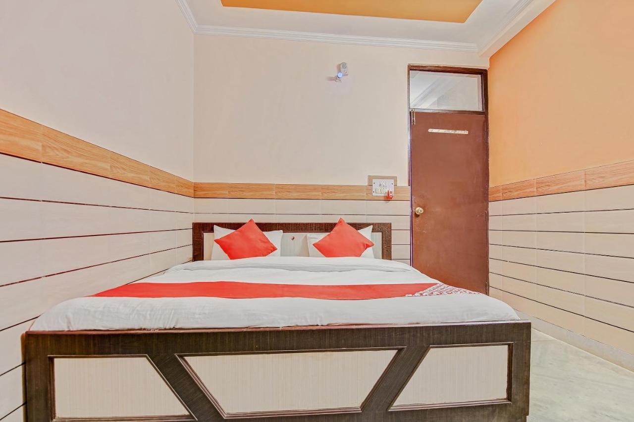 Oyo Park View Guest House Near Edm Mall New Delhi Exterior photo