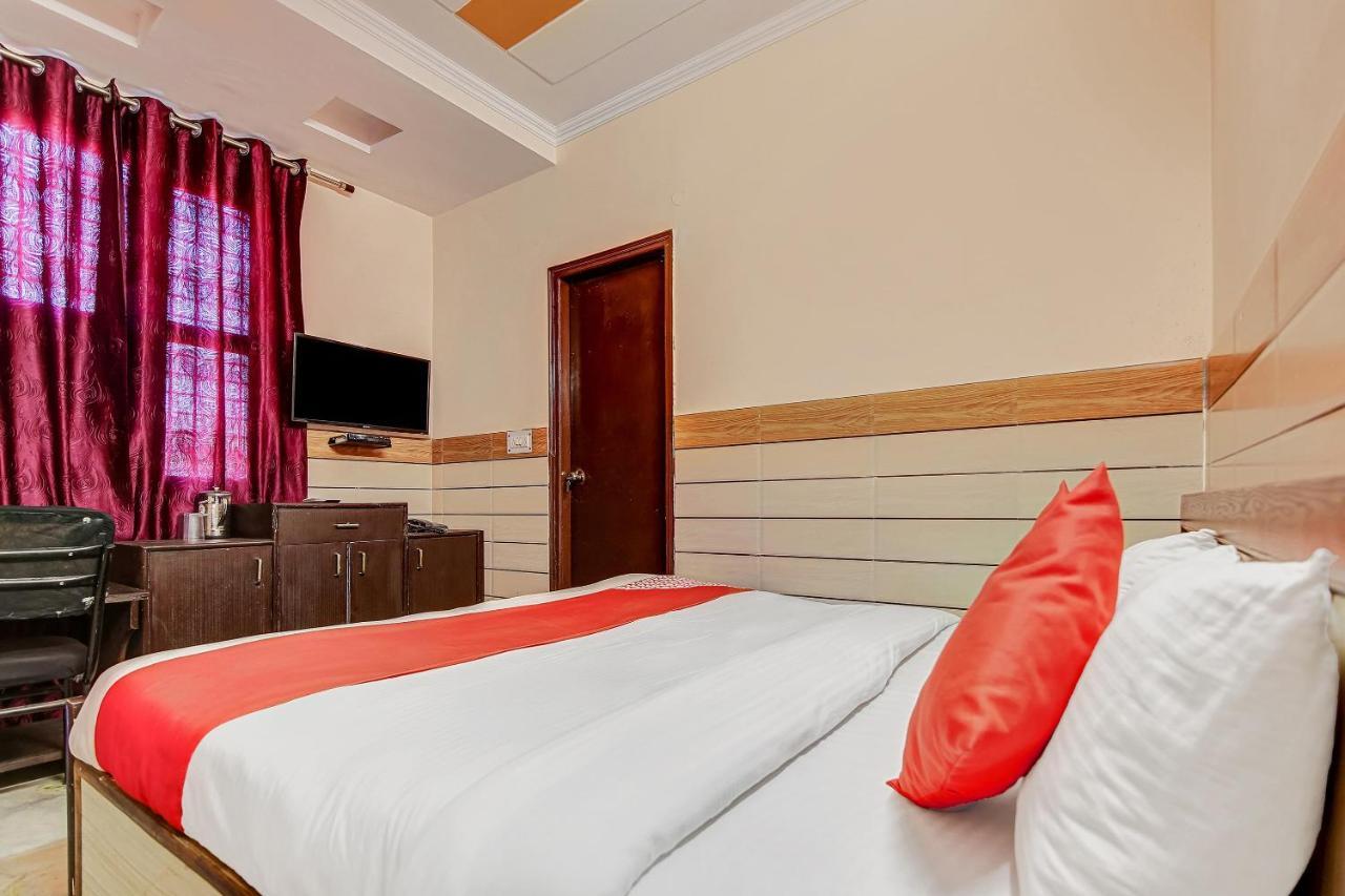 Oyo Park View Guest House Near Edm Mall New Delhi Exterior photo