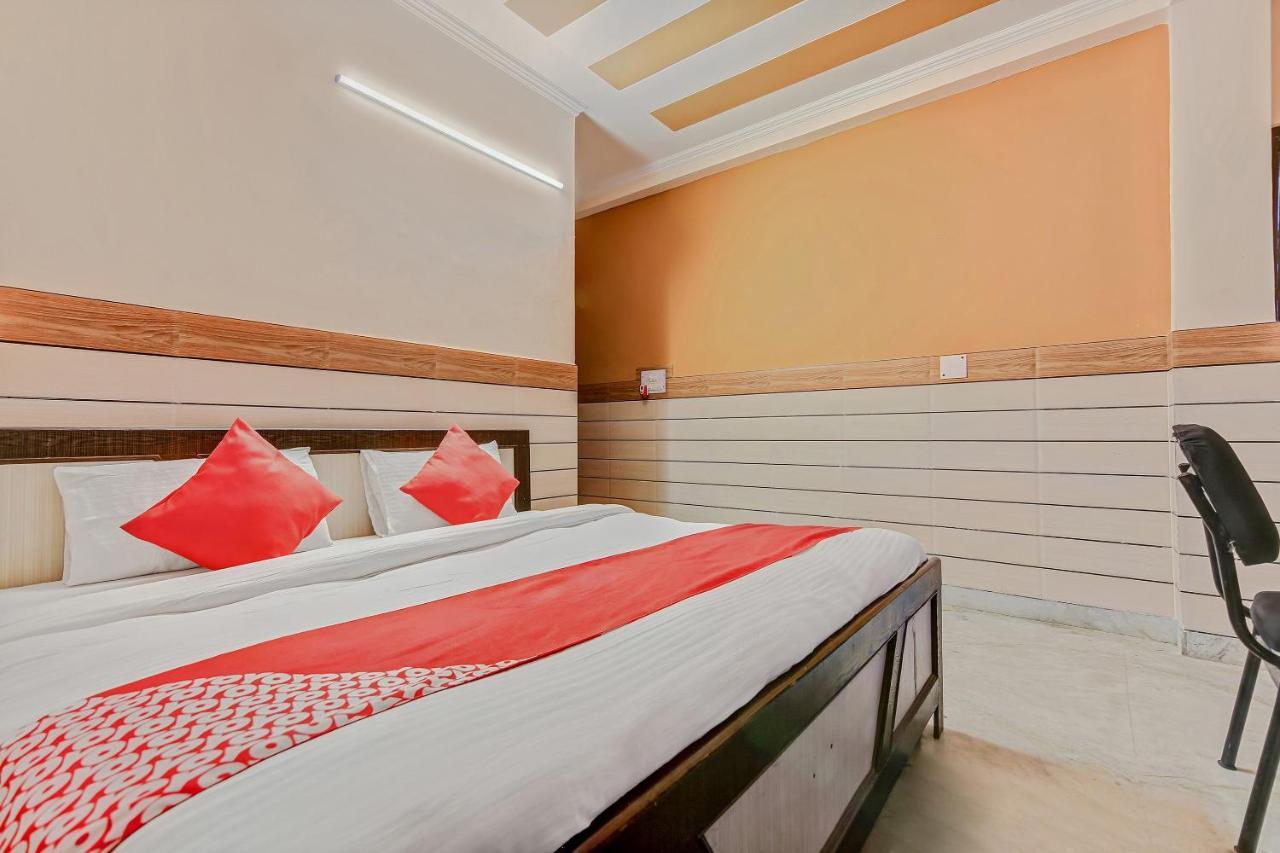 Oyo Park View Guest House Near Edm Mall New Delhi Exterior photo