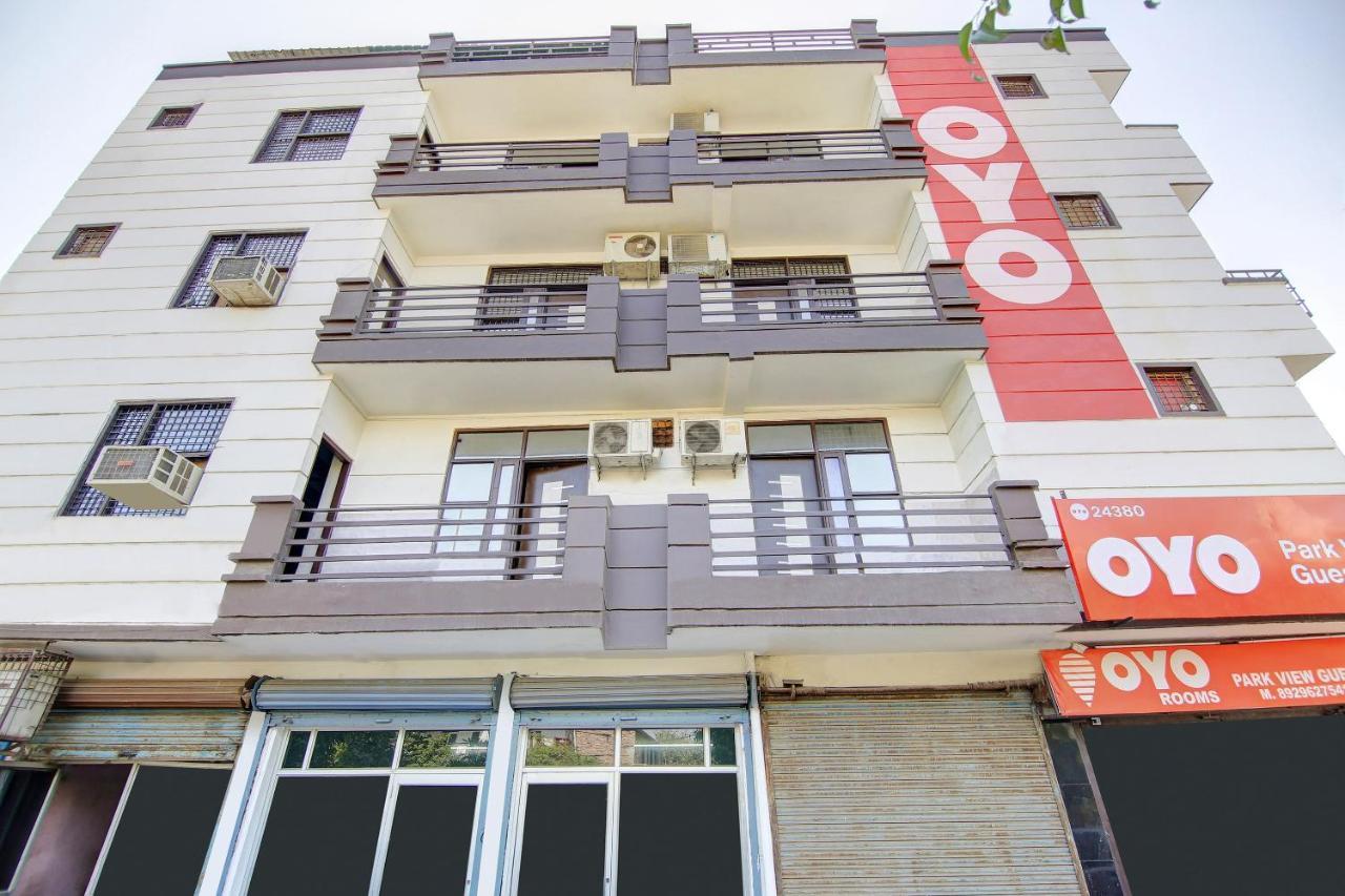 Oyo Park View Guest House Near Edm Mall New Delhi Exterior photo