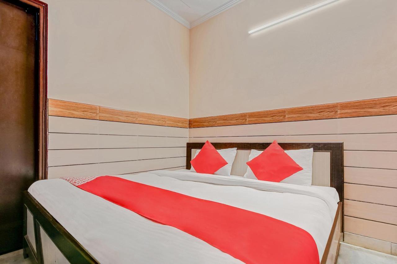 Oyo Park View Guest House Near Edm Mall New Delhi Exterior photo