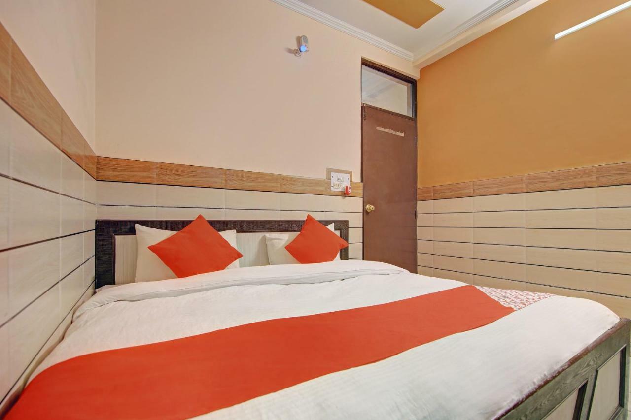 Oyo Park View Guest House Near Edm Mall New Delhi Exterior photo
